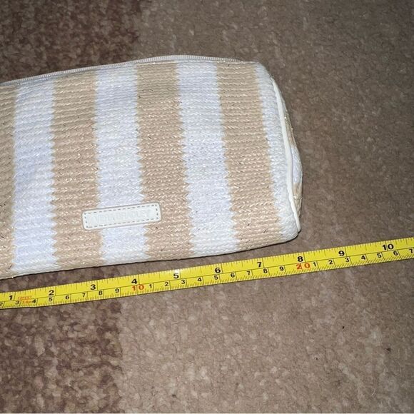 Vera Bradley clutch  - Picture 4 of 6